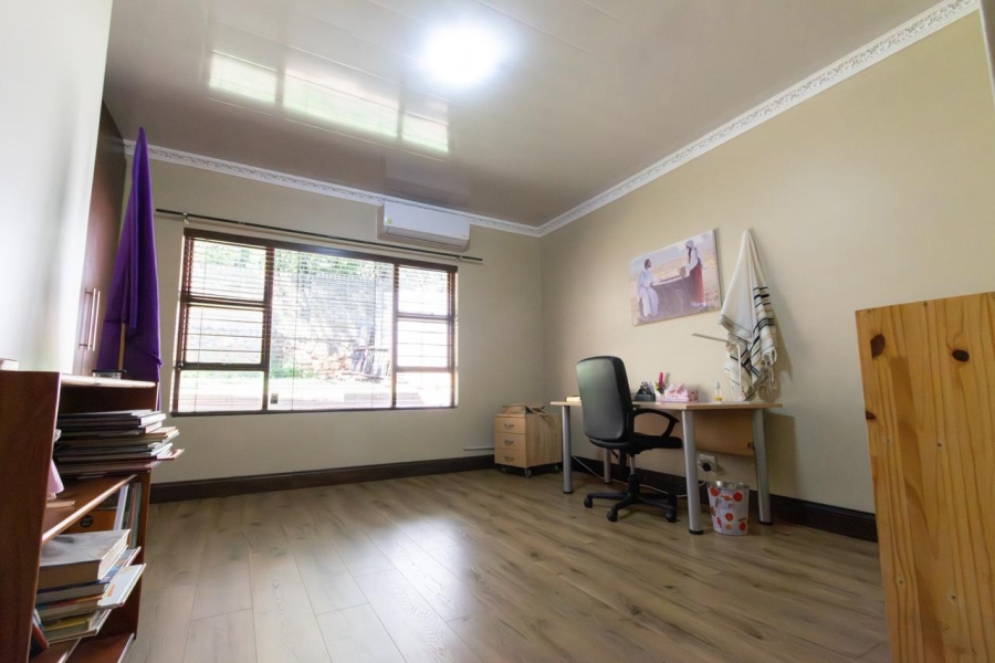 5 Bedroom Property for Sale in Protea Park North West